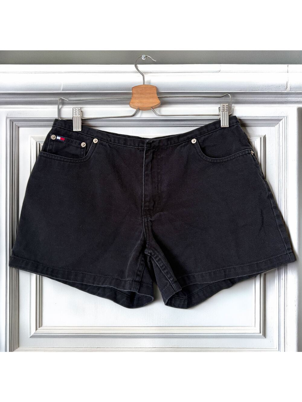 Tommy Hilfiger Jeans VTG Y2K Black Denim Shorts Size 10 Flag Logo 100% Cotton